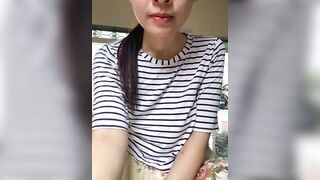 Cô Nội Trợ Show Vú Kiếm Tiền Trên App Sex