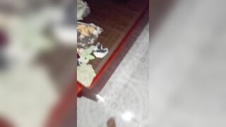 Xuất tinh lên vú chị dâu lúc ngủ