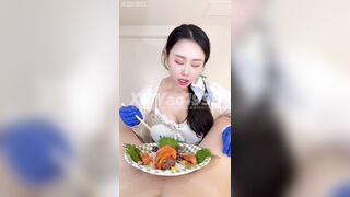 Bôi mù tạt vào chim để bạo dâm thằng e trai