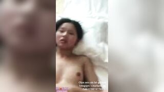 Em gái ở nhà với anh trai