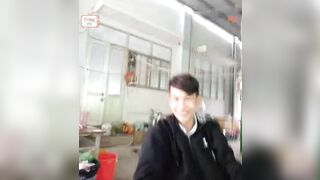 [Ometv] Chị gái nhận quà bất ngờ sau lễ Bế Giảng 2025.