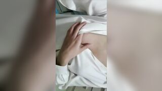 em học sinh mới lớn gửi clip thủ dâm với cặp vú mới lớn to tròn cho ny và cái kết