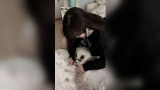 mua tặng em ny con mèo khiến e nứng quá nên banh lồn cho địt thoải mái