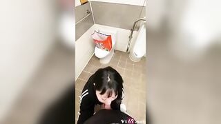Lén lút trong nhà vệ sinh nam siêu thị em mút chùn chụt như chết đói 2