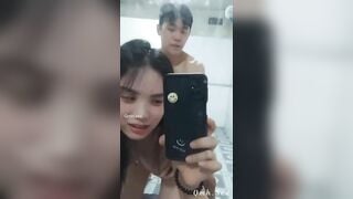 Địt em sinh viên chuppy trước gương trong phòng trọ cực nứng