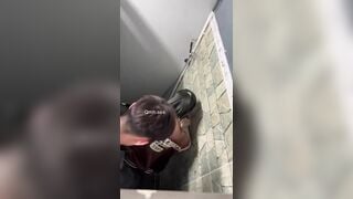 Hot Cặp đôi học sinh lớp 10 siêu teen bị quay lén khi địt nhau trong toilet quán nhậu