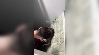 Hot Cặp đôi học sinh lớp 10 siêu teen bị quay lén khi địt nhau trong toilet quán nhậu