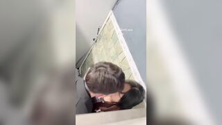 Hot Cặp đôi học sinh lớp 10 siêu teen bị quay lén khi địt nhau trong toilet quán nhậu