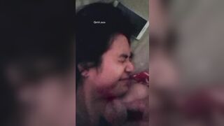 Cầm cu tát vỡ alo em rau dâm 2k5 . Quật cu vào mặt bép bép thế này sao chịu nổi