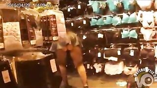Quay lén gái béo không mặc đồ lót tới mua hàng