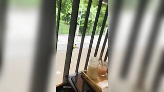 Vạch buồi người yêu sục giữa quán cafe trong khi có thanh niên đang ngồi gần