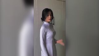 Clip  cực phẩm đầu tiên của Hạnh Trang 2k6 thủ dâm + địt nhau cùng bạn trai