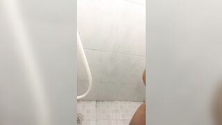 Tắm rữa sạch sẽ đợi anh về