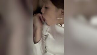 Bé học sinh Cấp 3 đầu vú mới nhú thích chơi BDSM bịt mắt