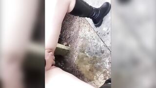 Nước lồn bắn như mưa của em gái khi được bạn trai vét máng cho xong
