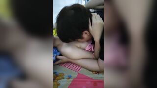 Hạ Trâm ẩm ướt giúp cu anh vào nhẹ nhàng