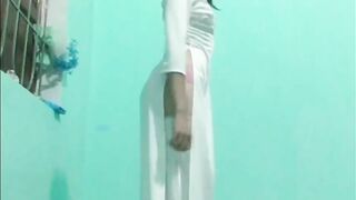 Em Nguyễn Thị Khánh Linh 2k9 Mặc Áo Dài Không Nội Y