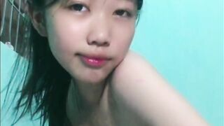 Em Nguyễn Thị Khánh Linh 2k9 Mặc Áo Dài Không Nội Y