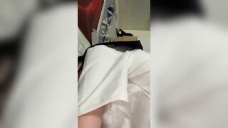 anh chủ quán xăm lên cơn nứng liền rủ em học sinh hư hỏng vào phòng làm tình