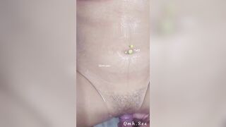 em banh bím ra rồi anh mau đút lẹ vào đi em nứng lắm rồi