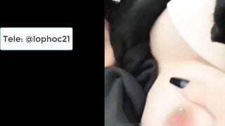 Sex vụng trộm cô bạn đã có ny rảnh là lại khoe vú với mông