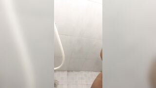 Tắm rữa sạch sẽ đợi anh về 2