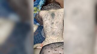 địt như máy dập với em sinh viên hư hỏng xăm kín lưng mông to vú căng