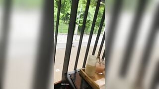 cặp đôi thích làm tình cho nhau ngoài công cộng