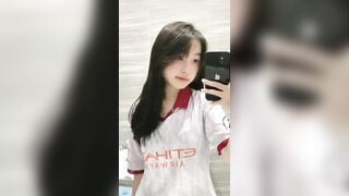 mai linh 2k8 siêu phẩm non tơ show hàng thủ dâm với bím hồng phần 2