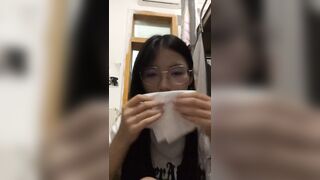 gái xinh thủ dâm trong ktx phần 2