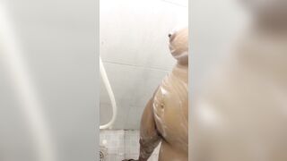 Tắm rữa sạch sẽ đợi anh về 3