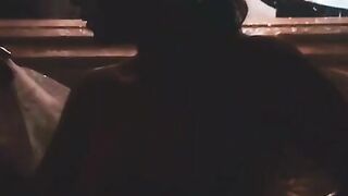 Ngồi trong bồn tắm