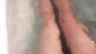 Ngồi trong bồn tắm