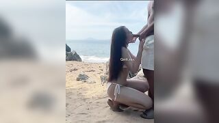gái xinh gạ người lạ ra chỗ khuất để bú cu view biển cực chill