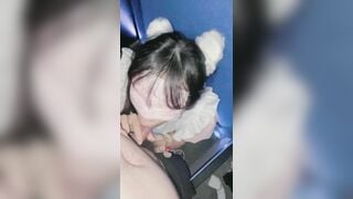 lén lút làm "chuyện đó" ở lối đi trong phòng rạp chiếu phim!