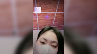 em sinh viên chuppy thủ dâm 1 mình trong ktv khi cả phòng đi vắng