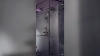 gái xinh trả kèo đi tắm trực tiếp trên live với quần lót lọt khe