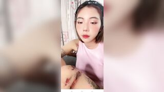 em gái bím hồng show hàng cực múp