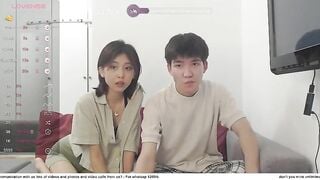 đôi bạn trẻ live đụ nhau xuất tinh lên đầy mặt và đụ nhau với nhiều tư thế