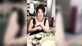 đụ em hàng vú to bím hồng thích khoe vú gạ tình nơi công cộng