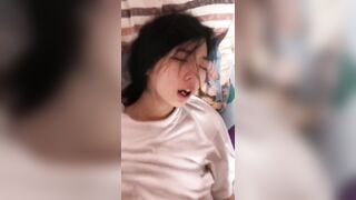 nhìn mặt em sung sướng khi được lên đỉnh bởi con cu to dài