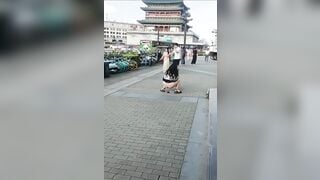 Trung Quốc: Vệ Sinh Cá Nhân Thì Về Nhà! Giữa Thanh Thiên Bạch Nhật Đi Đại Tiện!