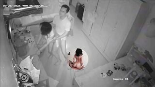 2 vợ chồng doggy nhau dưới bàn thờ để xin con trai