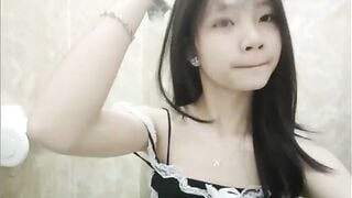 mỹ linh học sinh 2k8 mặc đồ hầu gái thủ dâm trong nhà vệ sinh