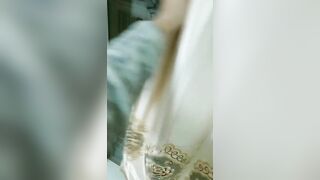vén rèm ra để doggy em thư ký chuppy mông to