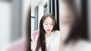 Clip Hot Yylive Khoá Phòng Show Vú Cùng Gái Xinh