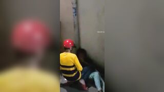 Clip Hot Tài Xế Bee Ép Em Gái Ăn Xin Bú Cặc Mình Trong Hẻm