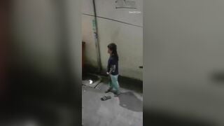 Clip Hot Tài Xế Bee Ép Em Gái Ăn Xin Bú Cặc Mình Trong Hẻm