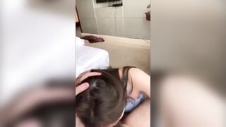 em ny cực xinh với kĩ năng bú cu cực sướng