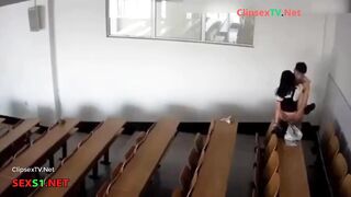 cặp đôi đụ nhau trong lớp học bị cam quay lén cảnh làm tình cùng nhau